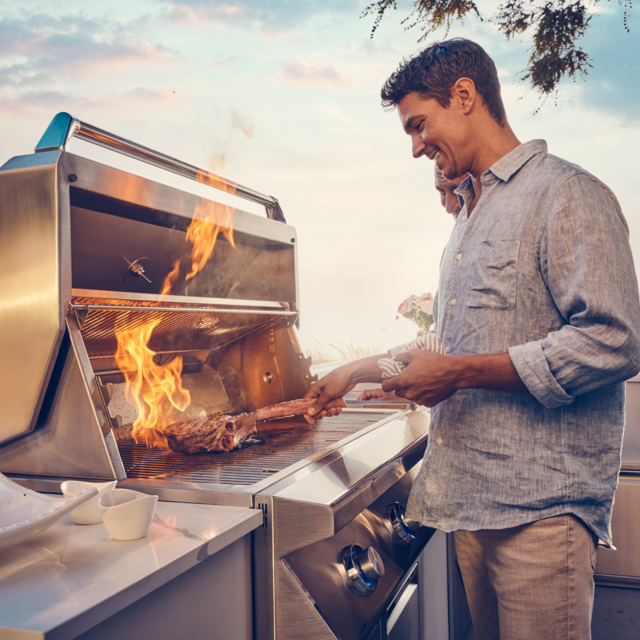 The Ultimate Guide to Outdoor Kitchen Islands and Built-In Gas Grills